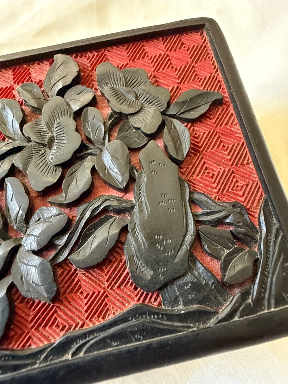 Antique Vintage Chinese Cinnabar red & black hand carver lacquer trinket box - Picture 10 of 11